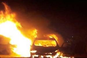 सुल्तानपुर में चलती कार में लगी आग, दो लोग बाल-बाल बचे 