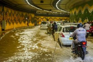 दिल्ली : प्रगति मैदान सुरंग में भरा पानी, यातायात बंद