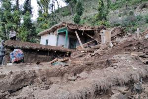 जम्मू कश्मीर के कठुआ में भारी बारिश के कारण कई मकान ढहे, चार की मौत 