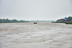 मुरादाबाद : चेतावनी स्तर छूने को बेताब रामगंगा नदी, जिला प्रशासन सतर्क