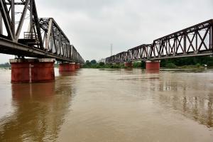 मुरादाबाद : किसानों की समस्याएं नहीं हो रही कम, खो बैराज से रामगंगा नदी में छोड़ा गया 9,000 क्यूसेक पानी 