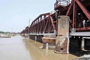 दिल्ली: यमुना में जलस्तर और बढ़ा, ‘ओल्ड रेलवे ब्रिज’ यातायात के लिए बंद 