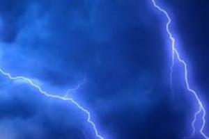 बलिया में आकाशीय बिजली गिरने से दो लोगों की मौत, तीन झुलसे 