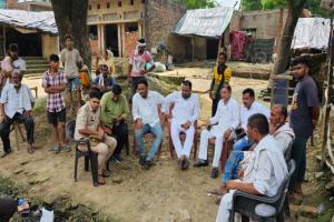 अयोध्या : मनाली में लापता 11 लोगों के परिवार से मिले सपा नेता, दिया दिलासा
