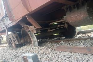 प्रतापगढ़: पटरी से उतरी मालगाड़ी, दो वैगन क्षतिग्रस्त, लखनऊ-वाराणसी रेल मार्ग बाधित