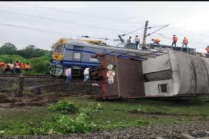 MP: मालगाडी के गार्ड का डिब्बा नरसिंहपुर जिले में पटरी से उतरा, रेल यातायात प्रभावित