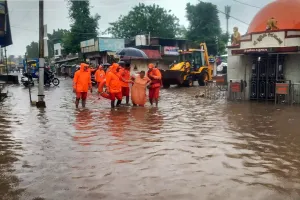 जम्मू में मूसलाधार बारिश के बीच दो जिलों के लिए बाढ़ की चेतावनी 