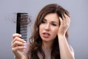 Hair Fall Remedy: क्या ग्रह दोष के कारण तो नहीं झड़ रहे बाल? करिए यह उपाय 