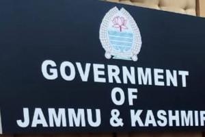 जम्मू कश्मीर : तीन सरकारी कर्मचारी देश विरोधी गतिविधियों में संलिप्तता के आरोप में बर्खास्त 