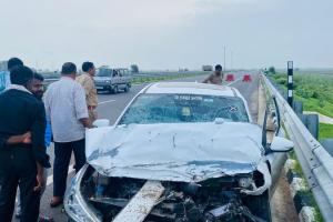 Jalaun Accident : बुंदेलखंड एक्सप्रेस वे पर ट्रक के ब्रेक लगाने पर पीछे से घुसी कार, महिला की मौत