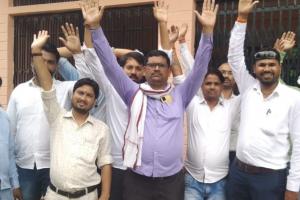 Kannauj News: कर्मचारियों की कार्यशैली से नाराज सभासदों का प्रदर्शन, नगर पंचायत में ताले डालकर किया विरोध