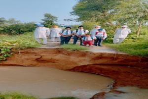 बिजनौर: बारिश से 20 फीट लंबा संपर्क मार्ग बहा, ग्रामीणों ने की बनवाने की मांग