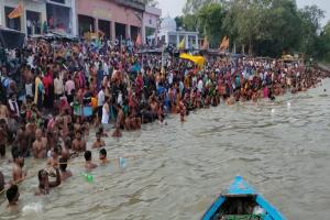 रायबरेली: गुरु पूर्णिमा पर ऋषियों की तपोस्थली में शिखर पर दिखा श्रद्धा का उल्लास, लाखों लोगों ने लगाई गंगा में डुबकी 
