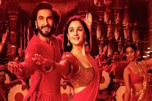 फिल्म 'Rocky Aur Rani Ki Prem Kahani' के 'ढिंढोरा बाजे रे' गाने का टीजर रिलीज, मां दुर्गा के सामने थिरकते दिखे रणवीर-आलिया 