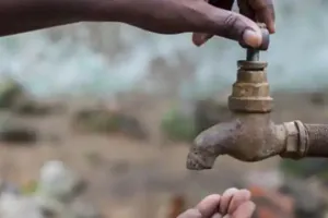 हल्द्वानी: 6 माह से पानी को तरसे राजपुरा 16 क्वार्टर के लोग, महिलाओं ने किया हंगामा