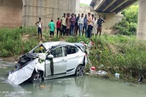 सीतापुर: अनियंत्रित होकर गोन नदी में गिरी कार, चार गंभीर रूप से घायल
