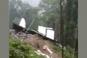 Uttarakhand Weather News: प्रदेश में बारिश ने मचाई तबाही, मलबा गिरने से एक रेस्टोरेंट ध्वस्त, दो मजदूर फंसे, कई मार्ग बाधित
