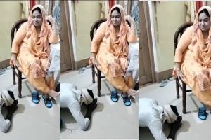 हरदोई: चेयरमैन शाहीन बेगम के पैरों पर गिरकर बोला सफाई कर्मी- साहेब माफ कर दो, अब... देखें Video