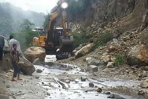 टनकपुर: आमबाग ज्ञानखेड़ा संपर्क मार्ग बारिश से क्षतिग्रस्त