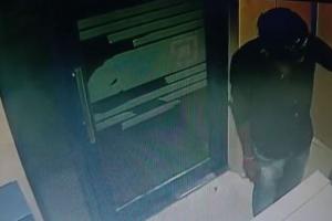 बरेली: एचडीएफसी बैंक के एटीएम में घुसा चोर, घटना CCTV में हुई कैद