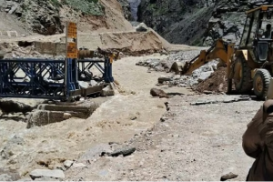 जोशीमठ: बारिश के चलते बढ़ा नदी का जलस्तर, चीन-सीमा पुल पर मंडराया खतरा 