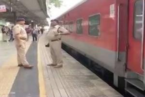  महाराष्ट्र में चलती ट्रेन में ताबड़तोड़ फायरिंग, आरपीएफ के एएसआई और तीन यात्रियों की मौत 
