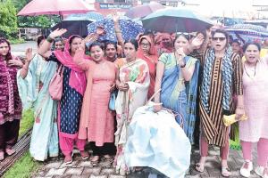 Khatima News: बीडीओ पर मातृत्व अवकाश के हनन का आरोप, महिलाओं ने किया प्रदर्शन