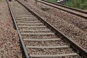 बरेलीः महिला ने आठ साल के बेटे के साथ लगाई ट्रेन के आगे छलांग, मौत