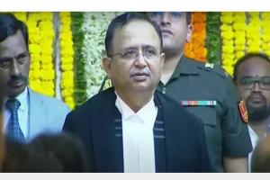 तेलंगाना उच्च न्यायालय के मुख्य न्यायाधीश बनें न्यायमूर्ति आलोक अराधे, राज्यपाल ने दिलाई शपथ