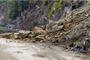 हल्द्वानी: मलबा आने से जिले में फिर बंद हुए ग्रामीण मार्ग