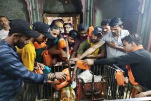 मुरादाबाद : हरिद्वार व बृजघाट से जल भरकर लाए शिवभक्तों ने मंदिरों में किया जलाभिषेक