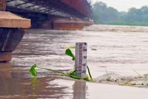 जलप्रलय: राजधानी दिल्ली में बाढ़ का खतरा, यमुना के जलस्तर ने तोड़ा 45 साल का रिकॉर्ड, कई इलाकों में धारा 144 लागू   