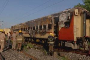 तमिलनाडु: ट्रेन के खड़े डिब्बे में आग से 10 लोगों की मौत, 20 अन्य घायल