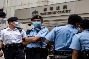Hong Kong Police ने राष्ट्रीय सुरक्षा को खतरे में डालने के संदेह में 10 लोगों को किया गिरफ्तार 