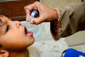 पाकिस्तान : पोलियो टीकाकरण दल की सुरक्षा कर रही पुलिस टीम पर हमला, एक पुलिसकर्मी की मौत 