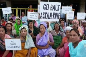 मणिपुर हिंसा और महिला के साथ सामूहिक दुष्कर्म के विरोध में 'मीरा पैबिस' का विरोध प्रदर्शन
