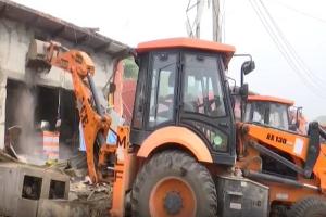 नूंह हिंसाः प्रशासन ने चौथे दिन की बड़ी कार्रवाई, झड़प के दौरान पथराव के लिए इस्तेमाल की गईं अवैध संरचनाओं को ढहाया
