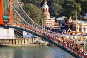 ऋषिकेश:  राम झूला पुल पर्यटकों के लिए किया गया बंद, पुल की नींव के पास आई दरार