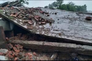 काशीपुर: बारिश से मकान ध्वस्त, परिवार के पांच सदस्य मलबे में दबे 