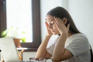 Stress Symptoms : झपकी से याददाश्त में हो सकता है सुधार, तनाव भी होगा कम