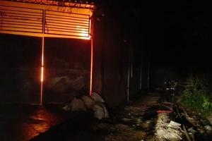 Fire In Unnao : तिरपाल फैक्ट्री में लगी आग, धुआं उठता देख लोगों में मचा हड़कंप, लाखों का नुकसान