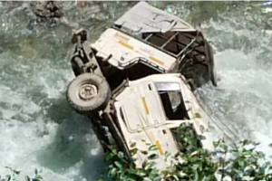 उत्तरकाशी: गंगोत्री हाईवे के पास यूटिलिटी वाहन हुआ दुर्घटनाग्रस्त, एक घायल, एक लापता 