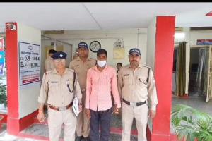 रामनगर: वन कर्मियों से मारपीट करने वाला 20 हजार का ईनामी आरोपी गिरफ्त में