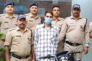 रामनगर: पुलिस ने धर दबोचा चेन लूटने वाला बाइकर, आरोपी पर हैं दो दर्जन से अधिक मुकदमे दर्ज 