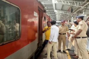 ट्रेन में गोलीबारी की घटना की जांच के लिए मुंबई पहुंचे उच्चस्तरीय समिति के सदस्य 