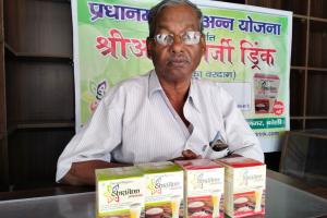 बरेली: कृषि विभाग से रिटायर्ड टीका राम ने जौ से बनाया एनर्जी ड्रिंक, मिलेंगे तीन फ्लेवर