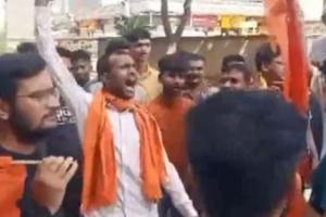 दिल्ली: विहिप, बजरंग दल के कार्यकर्ताओं ने हरियाणा हिंसा के खिलाफ किया प्रदर्शन, चप्पे-चप्पे पर पुलिस फोर्स तैनात 