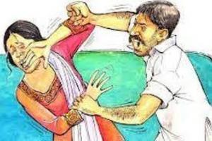 रुद्रपुर: कूड़ा डालने का विरोध करने पर महिला को बेरहमी से पीटा