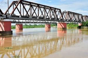मुरादाबाद : कालागढ़ डैम से रामगंगा नदी में छोड़ा गया 5000 क्यूसेक पानी, लोगों की चिंता बढ़ी