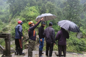 Rudraprayaag Landslide: गौरीकुंड में भारी भूस्खलन से मलबे के नीचे दबने से 4 की मौत, 19 लापता 